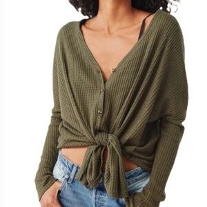 URBAN OUTFITTERS OUT FROM UNDER ARMY GREEN WAFFLE THERMAL LONG SLEEVE